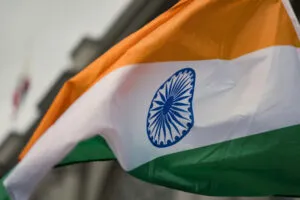 Bandera-de-la-India-hondeando