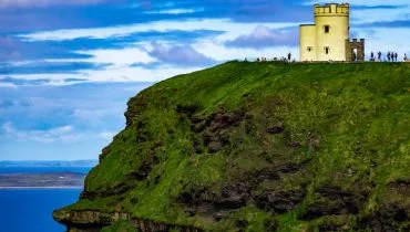 photo-1597694214341-bcbcf4a657a3