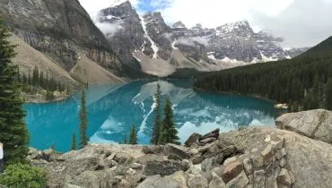 photo-1468437012950-7d4960be6383